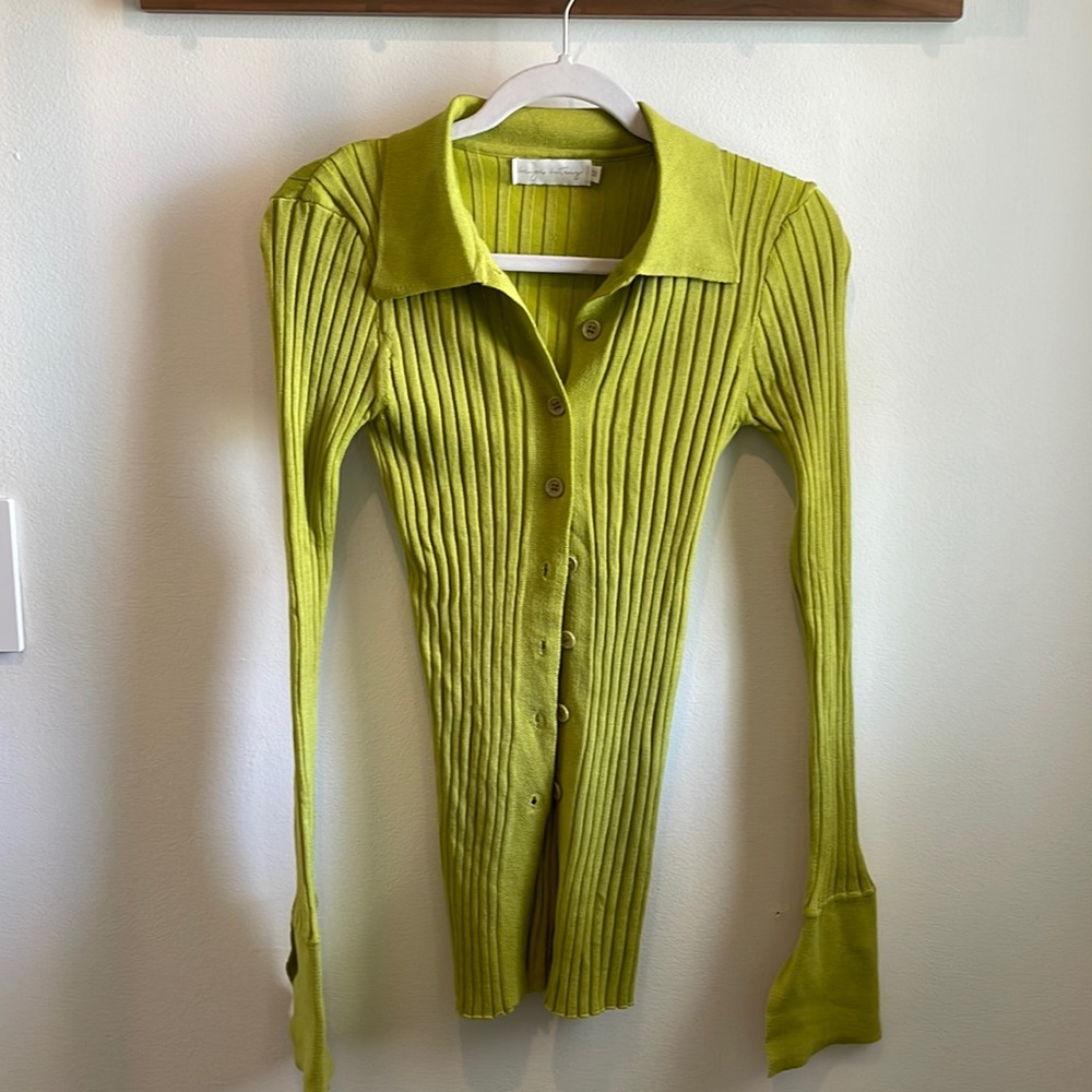 Super fun bright green top! Long sleeves bell bottom at the end. Never worn
